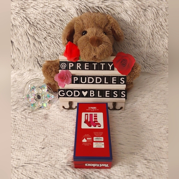 Crest Brands Other - 🎉 HP 🥳 NWOT Twizzlers 3 Pairs of Crew Socks Gift Set - 1 Box ❣️